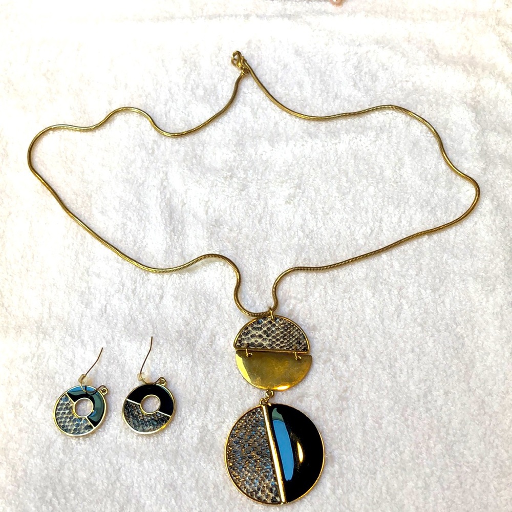 Necklace and earring set